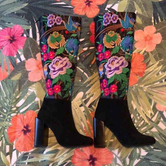 Gorgeous Embroidered Boots - Picture 2 of 4